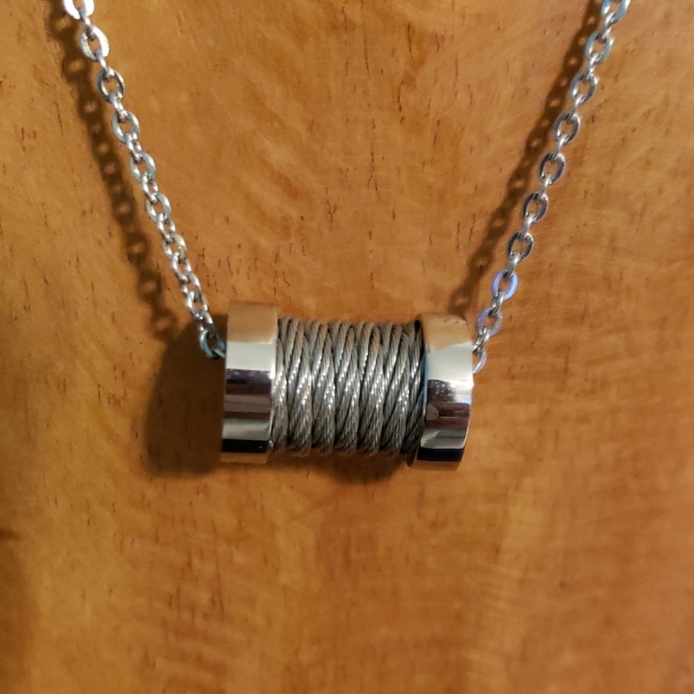 Chisel Steel cylinder on curb chain